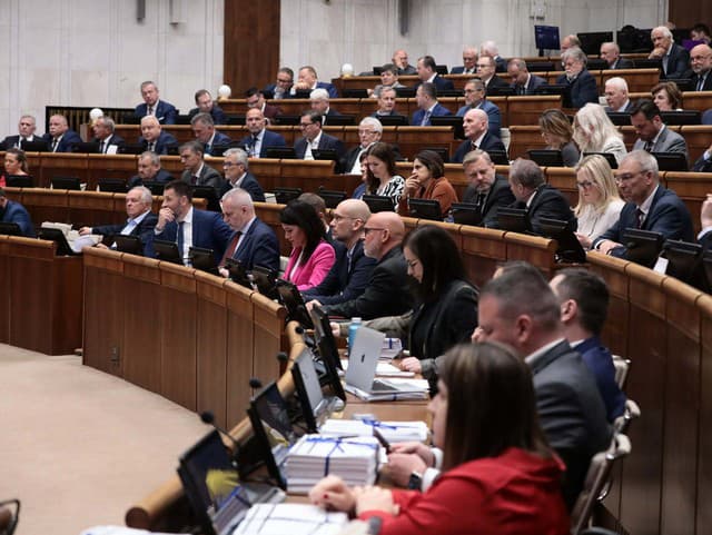 Poslanci odštartovali poslednú riadnu