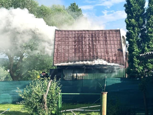 Tragédia neďaleko Lučenca: Pri požiari rybárskej chatky zomrela 18-ročná žena