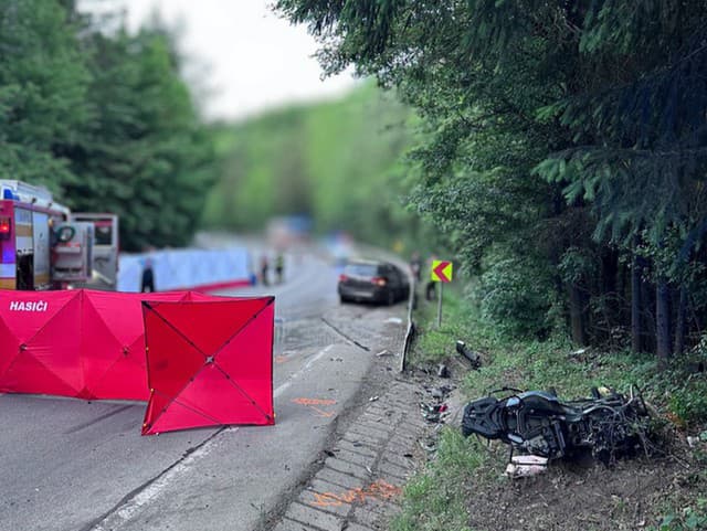 MIMORIADNA tragédia pri Handlovej: Nebezpečný manéver v zákrute, motorkár so spolujazdcom ZAHYNULI!