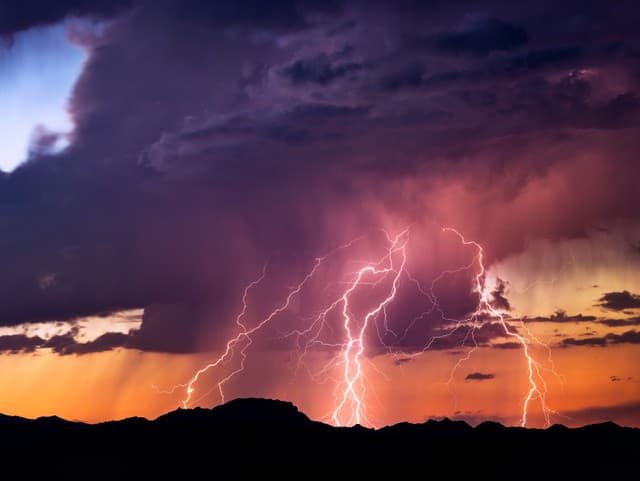 Meteorológovia varujú pred utorkovými