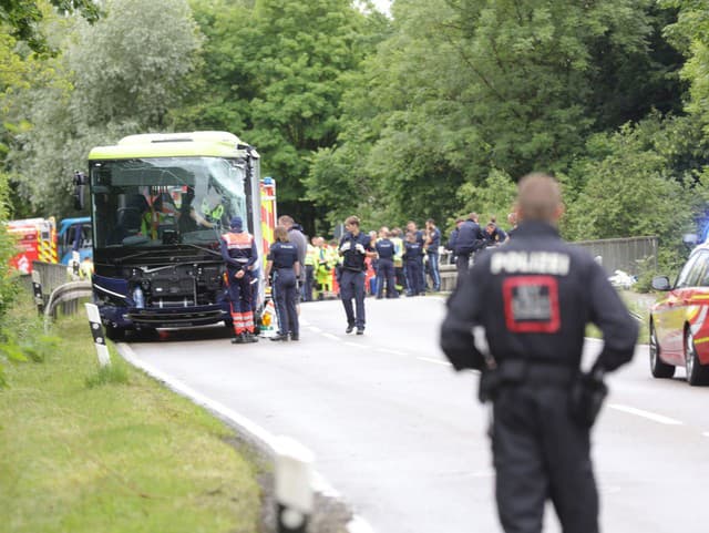 Autobus so školákmi havaroval