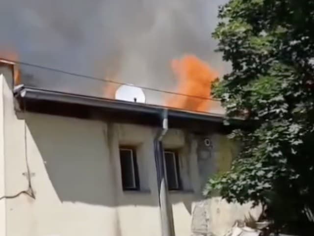V Prešove horí strecha