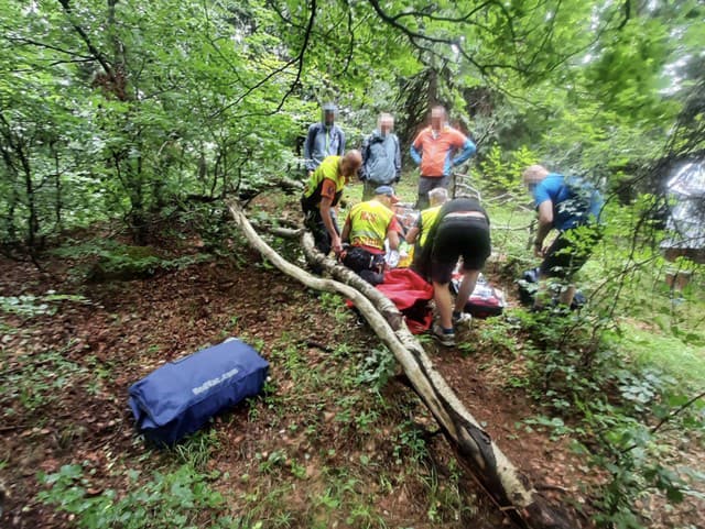 Záchranári pomáhali turistke vo