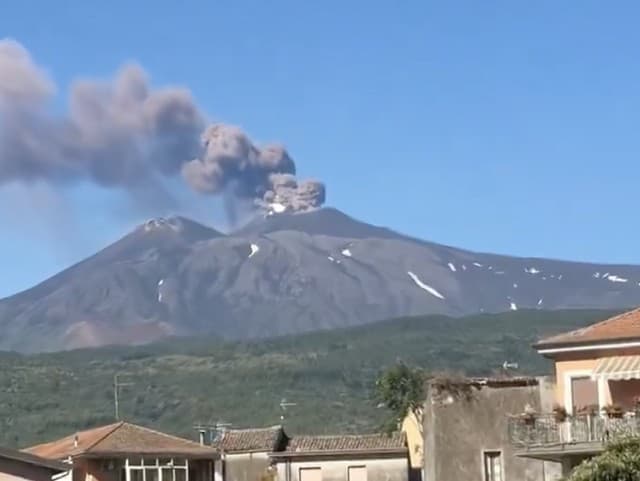 Erupcia Etny spôsobila chaos: