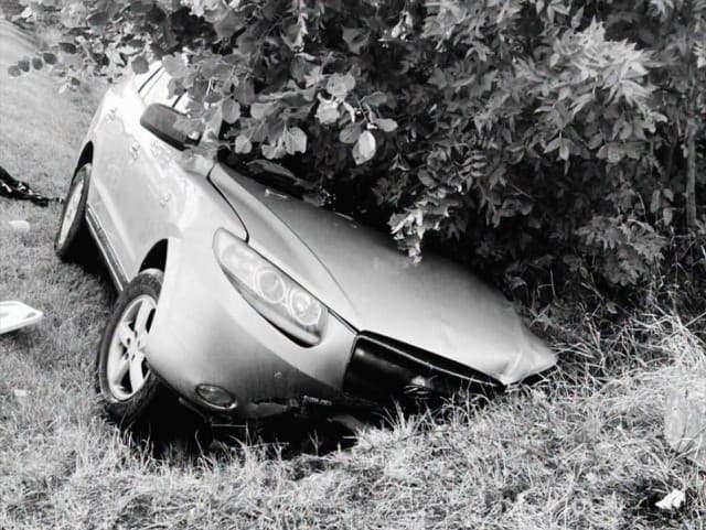 Smrteľná nehoda na východe: Auto zišlo z cesty, 56-ročný vodič boj o život prehral