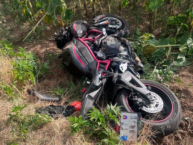 Pri Pezinku vyhasol život motorkára: Proti kamiónu NEMAL šancu