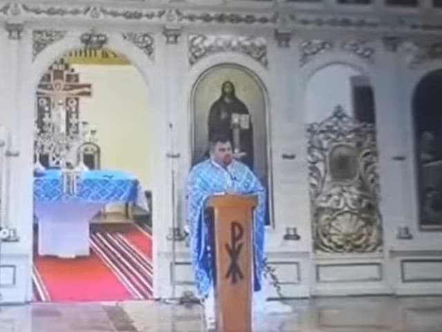 Co vám pare? Kňaz počas kázne v kostole VYBUCHOL! Virálne VIDEO baví internet