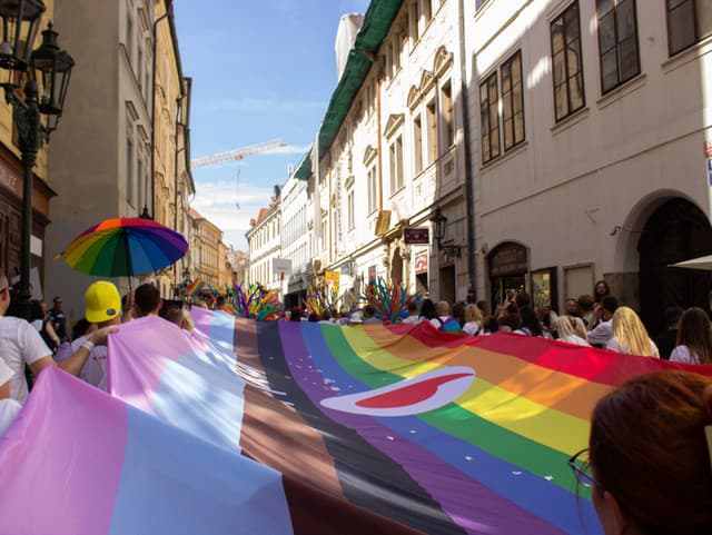 Vlajka LGBT+ v dúhových