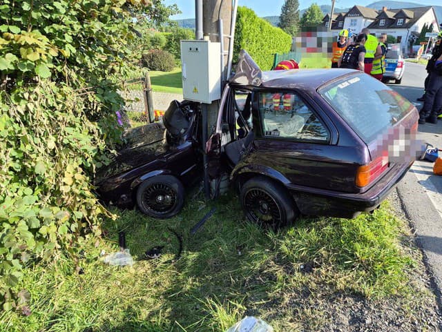 Hrôzostrašná nehoda neďaleko slovenských hraníc: Auto zostalo na šrot, štyria mladí ľudia skončili v nemocnici
