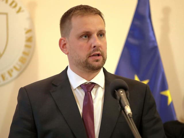 Horúce leto v zdravotníctve: Šaško predstaví riešenie pre záchrankový tender, v nemocniciach už montujú klimatizácie