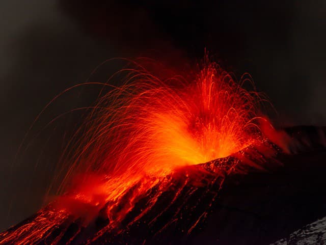 Hrozivá erupcia Etny ochromila