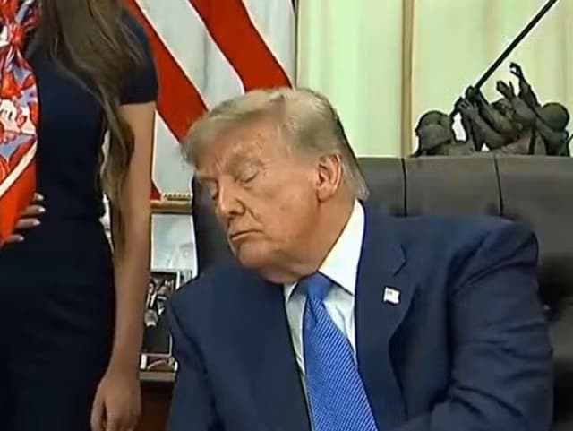 Strach o prezidenta Trumpa: VIDEO Zase zaspal v Bielom dome! Obavy o jeho zdravie sa stupňujú