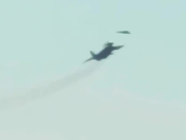 Ukrajinský pilot sa nebezpečne