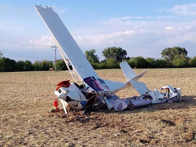 MIMORIADNE Pád lietadla na západe Slovenska: Pilotovi zlyhal motor, z lietadla zostal VRAK