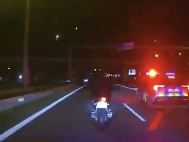 Polícia prenasledovala vodiča motocykla