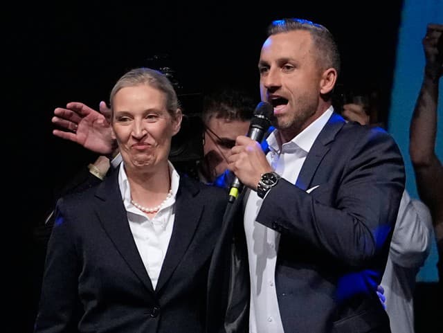 AfD valcuje v Nemecku a chystá veľký obrat! Šokujúce plány: Chcú opustiť Schengen aj spoločnú menu