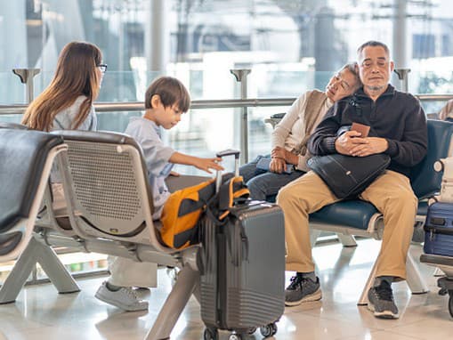 KATASTROFA na dovolenke: ZRUŠENÝ let s náhradou až o týždeň? Rodina s ŤAŽKO chorým dedkom zažila ešte jeden ŠOK!