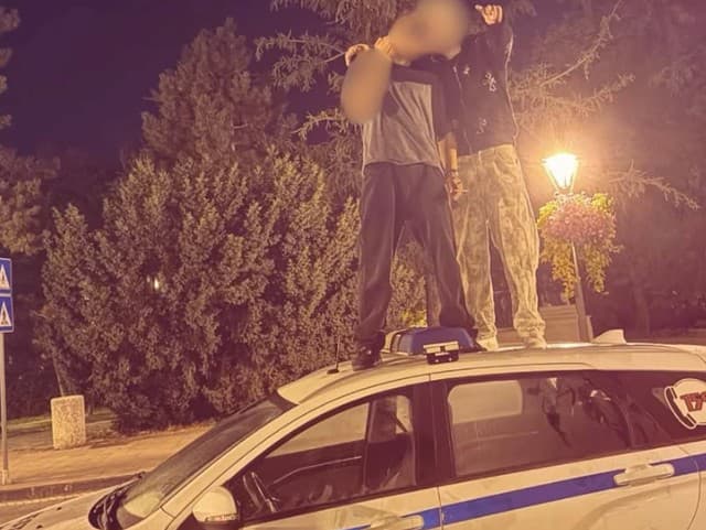 Vyčíňanie dvoch mladíkov v