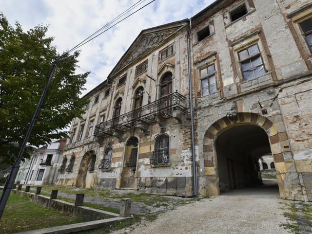Kaštieľ Coburgovcov v Jelšave.