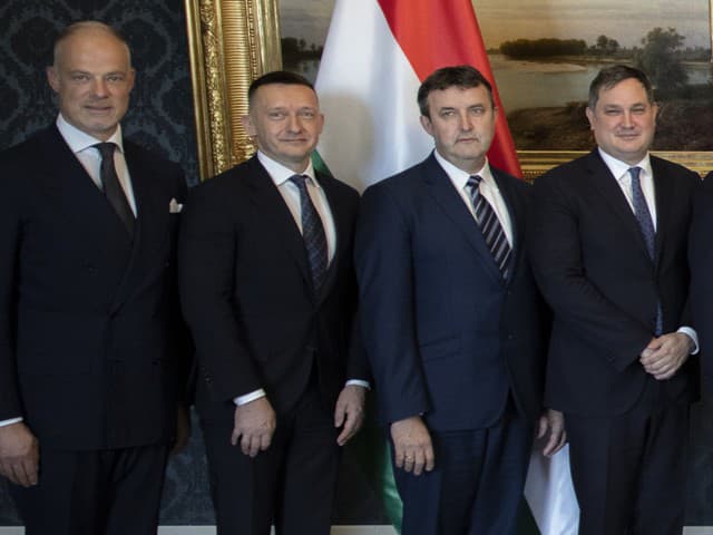 Orbánov minister si zariadil úrad ako PALÁC: Nábytok za 3 milióny eur! Nechýbal barový pult ani luxusná sedačka