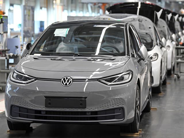 ĎALŠIA rana slovenskému priemyslu: Rozhodnutie Volkswagenu môže ohroziť stovky zamestnancov