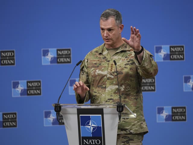 MIMORIADNY ONLINE Hybridné útoky naberajú na sile: NATO reaguje! V zákulisí sa dejú zásadné kroky