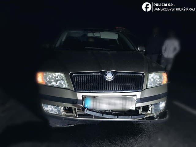 Tragická nehoda na juhu Slovenska: Zomrel 29-ročný chodec, mladému vodičovi zadržali preukaz
