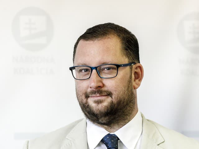 Zmena v boji o kreslo primátora Bratislavy: Heredoš utrpel srdcovú príhodu, z kandidatúry odstupuje