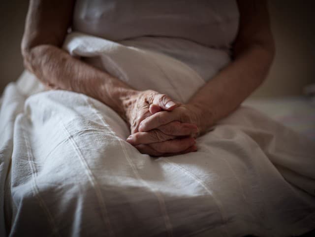 Seniorka sa vracia domov!