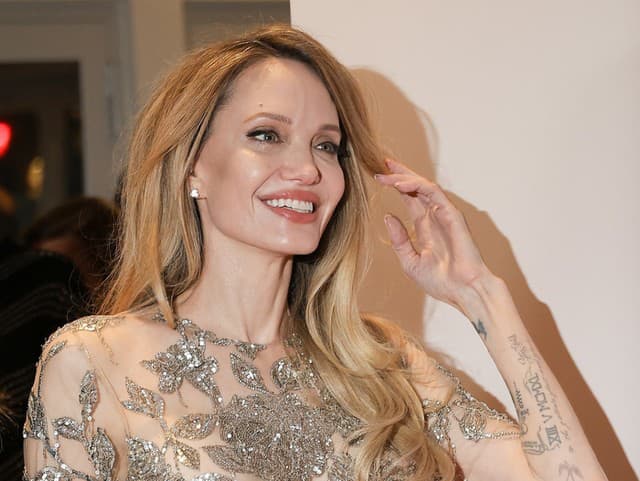 Angelina Jolie, Coutures premiéra