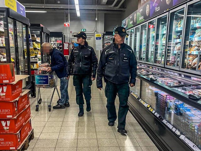 Stovky policajtov v teréne