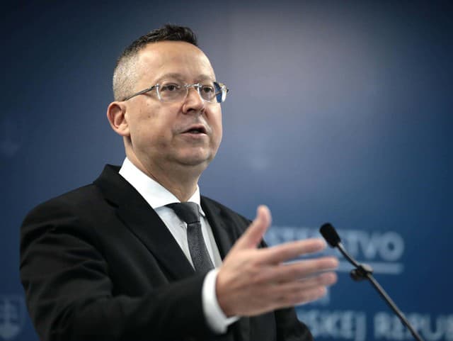 Minister financií bráni deficit