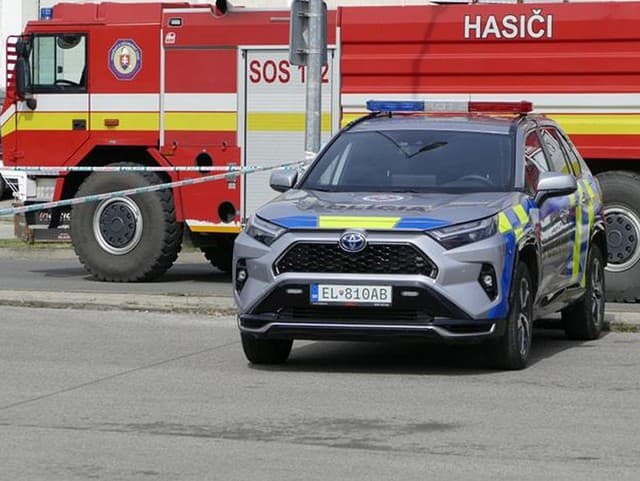 Tragédia v Ľubietovej: Dcéra našla matku mŕtvu v kúpeľni, otec ležal v bezvedomí! Polícia začala trestné stíhanie