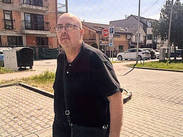 Päsťou udrel seniora priamo