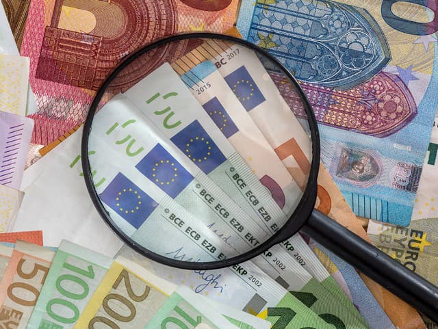 Platenie v hotovosti čakajú zmeny: EÚ zavádza nový limit, aké pravidlá platia na Slovensku?