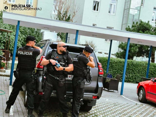 Policajti dostanú nové oblečenie: