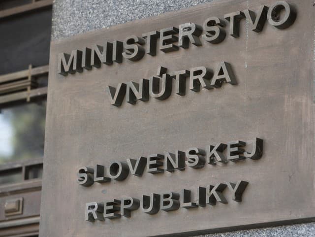 Ministerstvo žiada úrad o