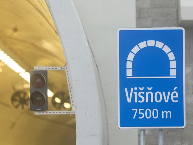 Vodiči, POZOR! Tunel Višňové na niekoľko dní kompletne odstavia: Obchádzka pôjde cez Strečno