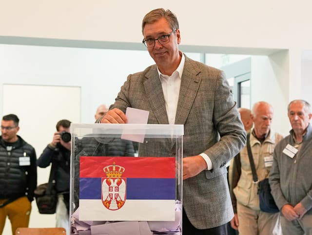 Rekord, aký Srbsko nezažilo tri desaťročia: Vučič priznal porážku v parlamentných voľbách