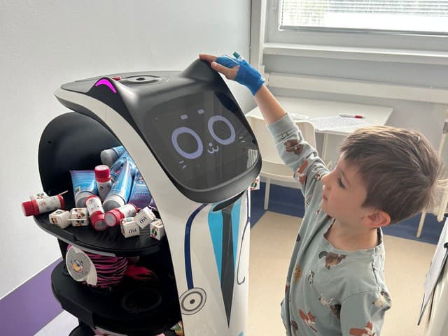 Robotická mačička na Kramároch: