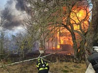 Požiar opustenej budovy v obci Reca.