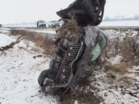 Českí policajti prenasledovali samovraha, ktorý chcel na Morave čelne naraziť do protiidúceho vozidla. 