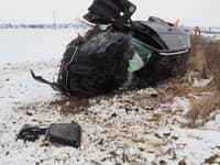 Českí policajti prenasledovali samovraha, ktorý chcel na Morave čelne naraziť do protiidúceho vozidla. 