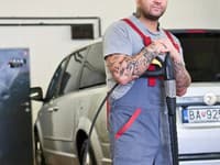 Chlapec, ktorý neveril, že jedného dňa by sa mohol živiť hudbou.