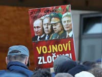 Výročie vojny na Ukrajine si v Bratislave pripomínajú Pochodom solidarity.