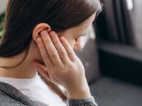 Lekári jej tvrdili, že jej LEN píska v ušiach: Tehotná mama štyroch detí mala v hlave TICHÉHO ZABIJAKA!