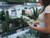 Vyhadzujete šalát už po dvoch dňoch? Skúste TENTO TRIK a vydrží vám čerstvý celé týždne!