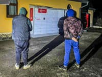 Vlámali sa do balíkoboxu! V okrese Sobrance zadržala polícia páchateľov