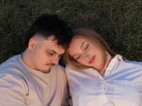 Influenceri Alex a Denis budú rodičia