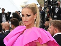 Sklenaříková hviezdou parížskeho týždňa módy: Strih na chlapca, pánsky štýl a... Odfarbené obočie!